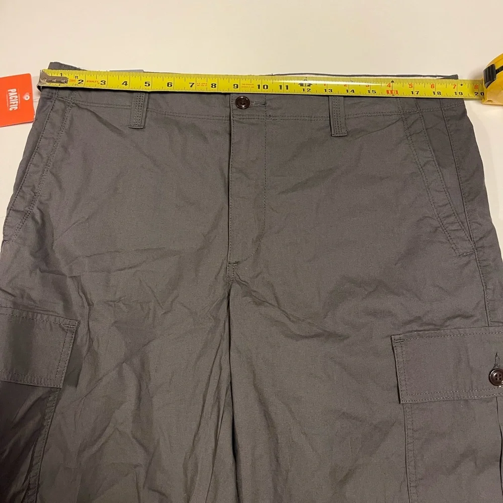 Dockers Dark Gray Cargo Shorts for Men - Picture 6 of 8